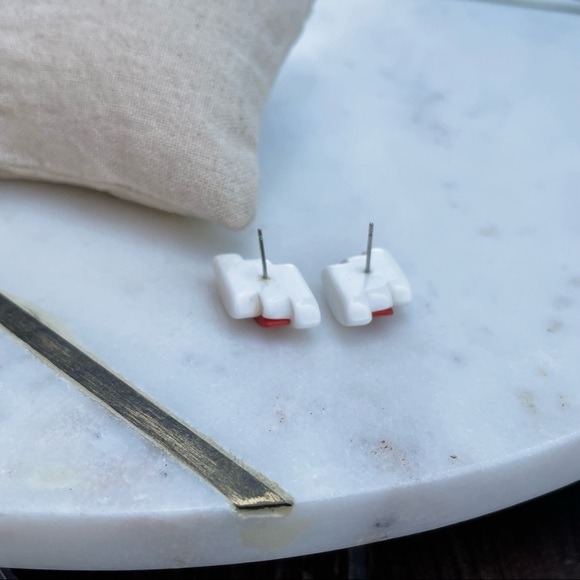 Vintage 80s 90s Earrings, plastic, geometric design, pierced ear - Picture 4 of 5